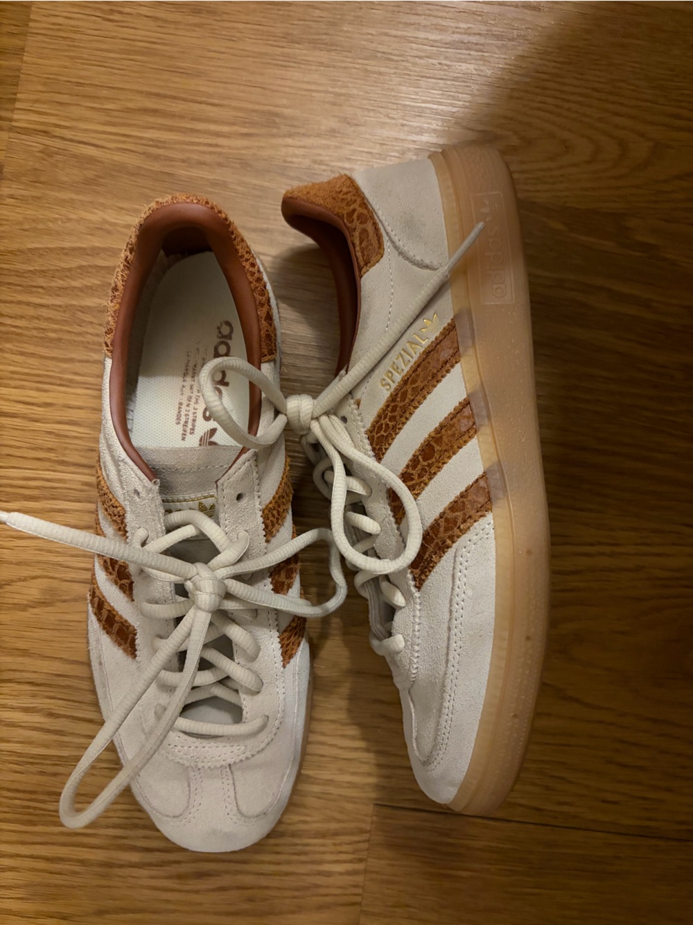 Women’s Adidas Spezial 8